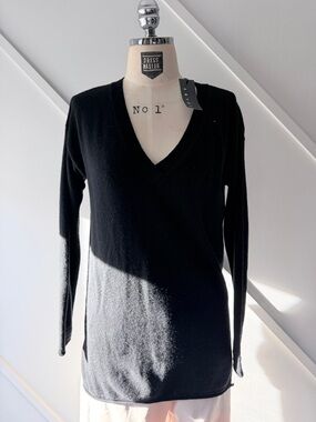 Sisley NWT Black Wool Blend V-Neck Sweater | Parisian Minimal | Quiet Luxury  XS